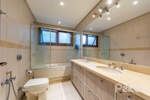 Casa em Condomínio à venda com 313m², 3 dormitórios, 1 suíte, 2 vagas, no bairro Tristeza em PORTO ALEGRE