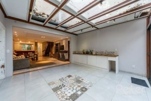 Casa em Condomínio à venda com 313m², 3 dormitórios, 1 suíte, 2 vagas, no bairro Tristeza em PORTO ALEGRE