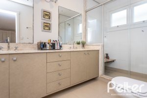 Casa em Condomínio à venda com 366m², 4 dormitórios, 4 suítes, 3 vagas, no bairro Terra Ville em PORTO ALEGRE