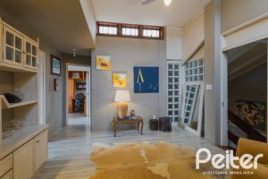 Casa à venda com 375m², 3 dormitórios, 1 suíte, 5 vagas, no bairro Vila Assunção em Porto Alegre