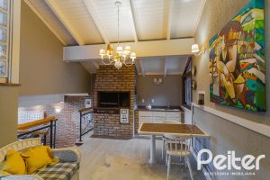 Casa à venda com 375m², 3 dormitórios, 1 suíte, 5 vagas, no bairro Vila Assunção em Porto Alegre