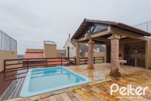 Casa à venda com 375m², 3 dormitórios, 1 suíte, 5 vagas, no bairro Vila Assunção em Porto Alegre