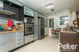 Casa em Condomínio à venda com 327m², 3 dormitórios, 3 suítes, 3 vagas, no bairro Tristeza em PORTO ALEGRE