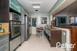 Casa em Condomínio à venda com 327m², 3 dormitórios, 3 suítes, 3 vagas, no bairro Tristeza em PORTO ALEGRE