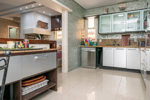 Casa em Condomínio à venda com 327m², 3 dormitórios, 3 suítes, 3 vagas, no bairro Tristeza em PORTO ALEGRE