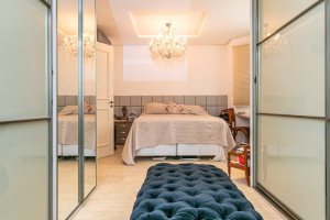 Casa em Condomínio à venda com 327m², 3 dormitórios, 3 suítes, 3 vagas, no bairro Tristeza em PORTO ALEGRE