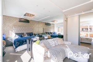 Casa em Condomínio à venda com 327m², 3 dormitórios, 3 suítes, 3 vagas, no bairro Tristeza em PORTO ALEGRE