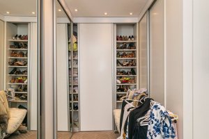 Casa em Condomínio à venda com 327m², 3 dormitórios, 3 suítes, 3 vagas, no bairro Tristeza em PORTO ALEGRE