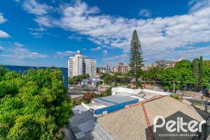 Cobertura à venda com 180m², 2 dormitórios, 1 suíte, 2 vagas, no bairro Vila Assunção em Porto Alegre