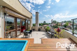 Cobertura à venda com 180m², 2 dormitórios, 1 suíte, 2 vagas, no bairro Vila Assunção em Porto Alegre