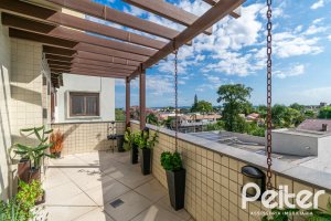 Cobertura à venda com 180m², 2 dormitórios, 1 suíte, 2 vagas, no bairro Vila Assunção em Porto Alegre