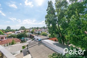Cobertura à venda com 180m², 2 dormitórios, 1 suíte, 2 vagas, no bairro Vila Assunção em Porto Alegre