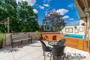 Cobertura à venda com 180m², 2 dormitórios, 1 suíte, 2 vagas, no bairro Vila Assunção em Porto Alegre