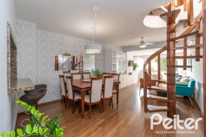 Cobertura à venda com 180m², 2 dormitórios, 1 suíte, 2 vagas, no bairro Vila Assunção em Porto Alegre