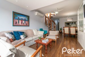 Cobertura à venda com 180m², 2 dormitórios, 1 suíte, 2 vagas, no bairro Vila Assunção em Porto Alegre