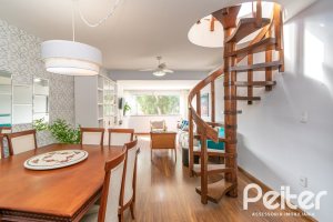 Cobertura à venda com 180m², 2 dormitórios, 1 suíte, 2 vagas, no bairro Vila Assunção em Porto Alegre