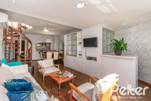 Cobertura à venda com 180m², 2 dormitórios, 1 suíte, 2 vagas, no bairro Vila Assunção em Porto Alegre