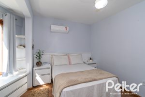 Cobertura à venda com 180m², 2 dormitórios, 1 suíte, 2 vagas, no bairro Vila Assunção em Porto Alegre