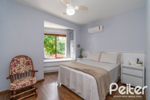 Cobertura à venda com 180m², 2 dormitórios, 1 suíte, 2 vagas, no bairro Vila Assunção em Porto Alegre