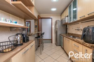 Cobertura à venda com 180m², 2 dormitórios, 1 suíte, 2 vagas, no bairro Vila Assunção em Porto Alegre