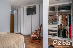 Cobertura à venda com 180m², 2 dormitórios, 1 suíte, 2 vagas, no bairro Vila Assunção em Porto Alegre