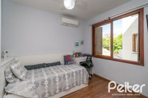 Cobertura à venda com 180m², 2 dormitórios, 1 suíte, 2 vagas, no bairro Vila Assunção em Porto Alegre