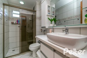 Cobertura à venda com 180m², 2 dormitórios, 1 suíte, 2 vagas, no bairro Vila Assunção em Porto Alegre