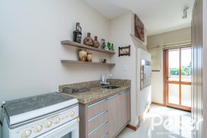Cobertura à venda com 180m², 2 dormitórios, 1 suíte, 2 vagas, no bairro Vila Assunção em Porto Alegre
