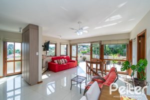Cobertura à venda com 180m², 2 dormitórios, 1 suíte, 2 vagas, no bairro Vila Assunção em Porto Alegre