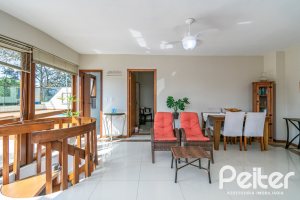 Cobertura à venda com 180m², 2 dormitórios, 1 suíte, 2 vagas, no bairro Vila Assunção em Porto Alegre