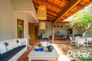 Casa em Condomínio à venda com 216m², 3 dormitórios, 3 suítes, 2 vagas, no bairro Hípica em Porto Alegre