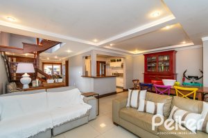 Casa em Condomínio à venda com 216m², 3 dormitórios, 3 suítes, 2 vagas, no bairro Hípica em Porto Alegre