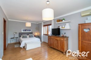 Casa em Condomínio à venda com 216m², 3 dormitórios, 3 suítes, 2 vagas, no bairro Hípica em Porto Alegre