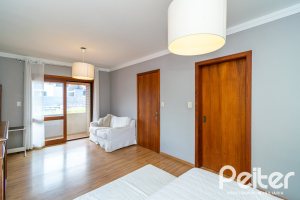 Casa em Condomínio à venda com 216m², 3 dormitórios, 3 suítes, 2 vagas, no bairro Hípica em Porto Alegre