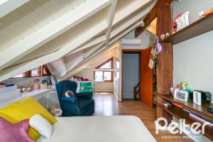 Casa em Condomínio à venda com 216m², 3 dormitórios, 3 suítes, 2 vagas, no bairro Hípica em Porto Alegre