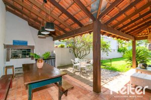 Casa em Condomínio à venda com 216m², 3 dormitórios, 3 suítes, 2 vagas, no bairro Hípica em Porto Alegre