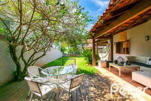 Casa em Condomínio à venda com 216m², 3 dormitórios, 3 suítes, 2 vagas, no bairro Hípica em Porto Alegre