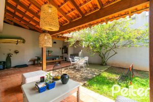 Casa em Condomínio à venda com 216m², 3 dormitórios, 3 suítes, 2 vagas, no bairro Hípica em Porto Alegre