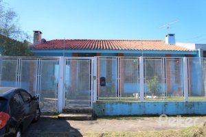 Casa à venda com 184m², 3 dormitórios, 1 suíte, 4 vagas, no bairro Ipanema / Jardim Verde em Porto Alegre