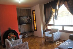 Casa à venda com 184m², 3 dormitórios, 1 suíte, 4 vagas, no bairro Ipanema / Jardim Verde em Porto Alegre