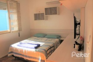 Casa à venda com 184m², 3 dormitórios, 1 suíte, 4 vagas, no bairro Ipanema / Jardim Verde em Porto Alegre