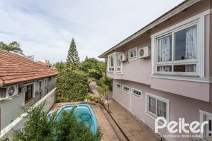 Casa à venda com 292m², 3 dormitórios, 1 suíte, 5 vagas, no bairro Ipanema em Porto Alegre