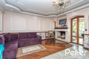 Casa à venda com 292m², 3 dormitórios, 1 suíte, 5 vagas, no bairro Ipanema em Porto Alegre