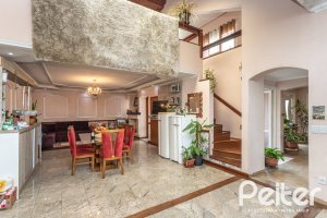 Casa à venda com 292m², 3 dormitórios, 1 suíte, 5 vagas, no bairro Ipanema em Porto Alegre
