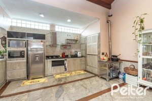 Casa à venda com 292m², 3 dormitórios, 1 suíte, 5 vagas, no bairro Ipanema em Porto Alegre