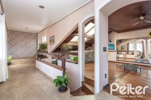 Casa à venda com 292m², 3 dormitórios, 1 suíte, 5 vagas, no bairro Ipanema em Porto Alegre