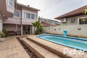 Casa à venda com 292m², 3 dormitórios, 1 suíte, 5 vagas, no bairro Ipanema em Porto Alegre