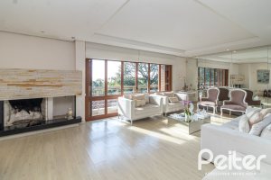 Casa em Condomínio à venda com 386m², 3 dormitórios, 1 suíte, 2 vagas, no bairro Vila Assuncao em Porto Alegre