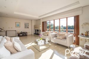 Casa em Condomínio à venda com 386m², 3 dormitórios, 1 suíte, 2 vagas, no bairro Vila Assuncao em Porto Alegre