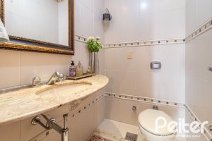 Casa em Condomínio à venda com 386m², 3 dormitórios, 1 suíte, 2 vagas, no bairro Vila Assuncao em Porto Alegre